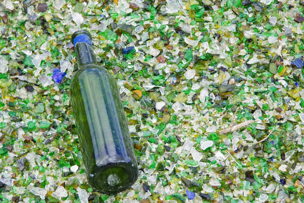 Glass bottle and cullet
